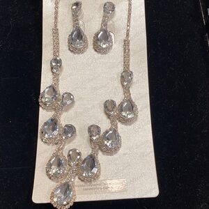 Silver Crystal Teardrop Necklace Set - Clear Stones